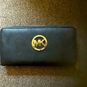 🍃Nice gently used multi card holder Michael Kors Wallet🍃